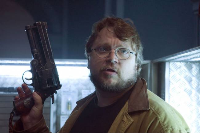 Guillermo del Toro is ready to shoot 'Crimson Peak'.
