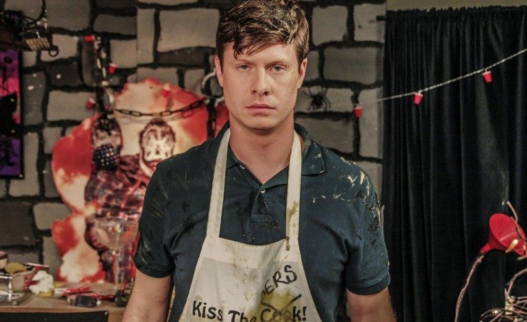 ‘Workaholics’ Star Anders Holm Figures Out ‘How to Be Single’