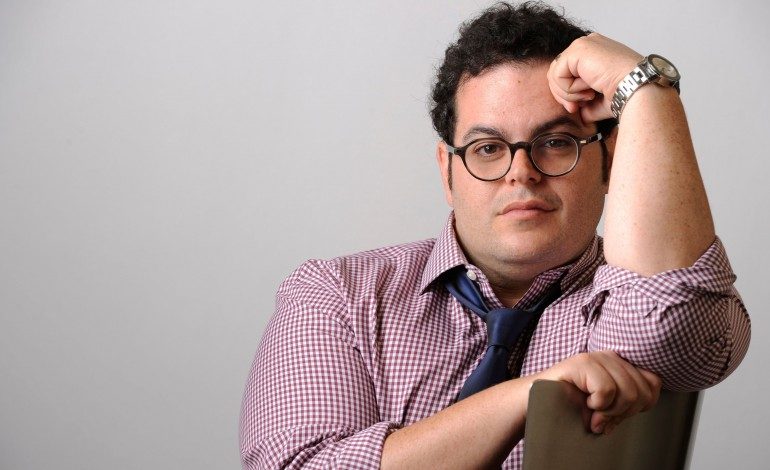 Josh Gad to Portray Roger Ebert in ‘Russ and Roger Go Beyond’