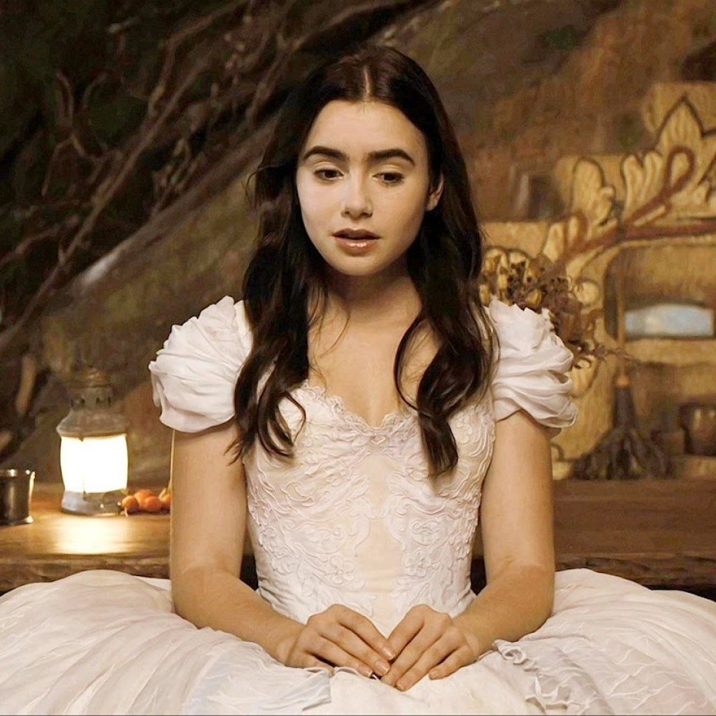 Lily Collins To Play Wife In Biopic Tolkien Mxdwn Movies