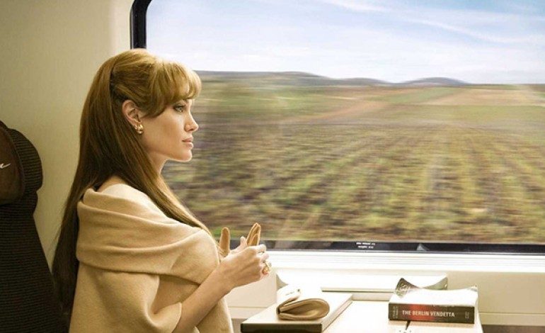 Angelina Jolie in Talks to Climb Aboard ‘Murder on the Orient Express’