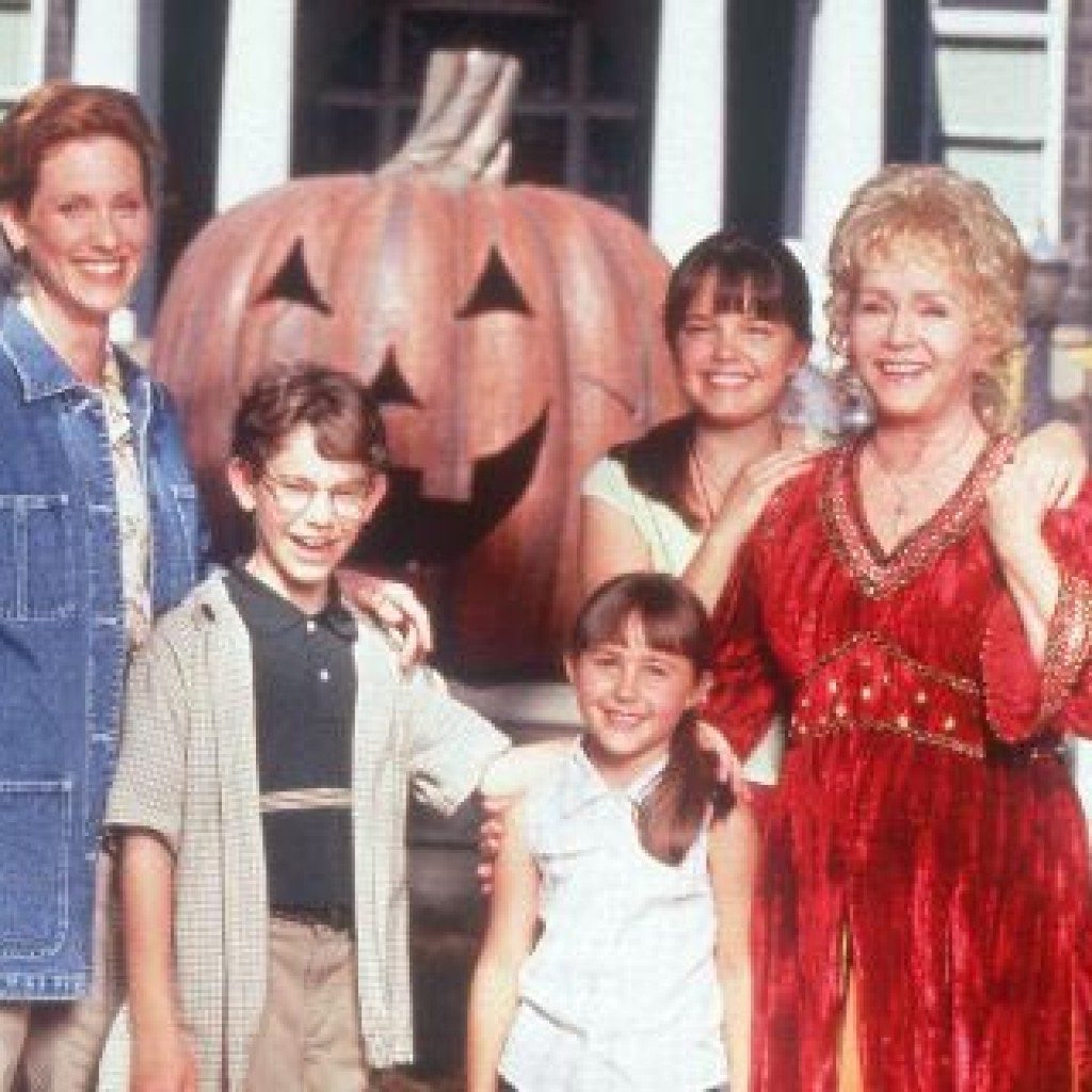 Cast Of Halloweentown Remembers Debbie Reynolds Mxdwn Movies