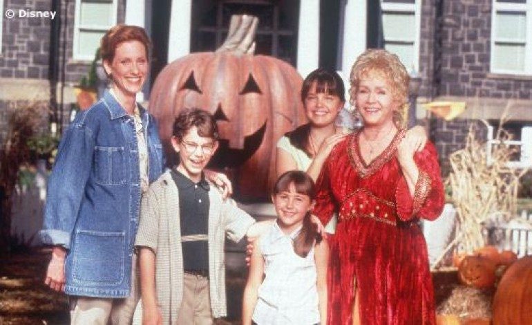 Cast of ‘Halloweentown’ Remembers Debbie Reynolds