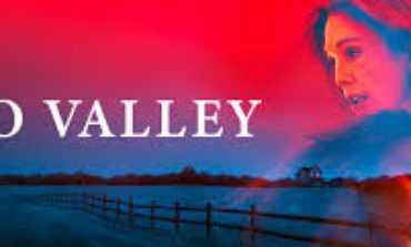 Apple TV Trailer Stars Julianne Moore And Sydney Sweeney In Upcoming Thriller