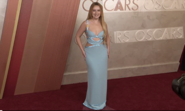 'Chicken Shop Date' Host, Amelia Dimoldenberg Returns To Oscars Red Carpet