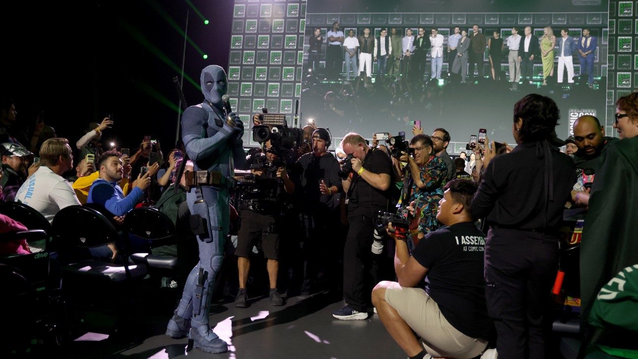 Ryan Reynolds Crashes Marvel Studios SDCC Panel In Grey Deadpool Costume