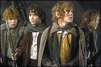 Dominic Monaghan Joins Elijah Wood For 'Lord of the Rings' 25th Anniversary Reunion At CCXP
